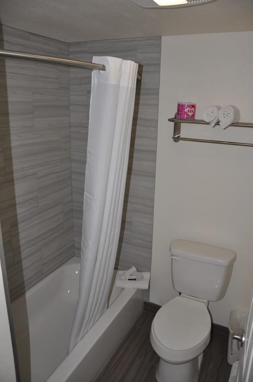 Motel 6 Maple/Main Hesperia Bagian luar foto