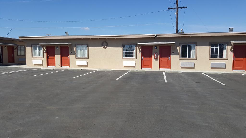 Motel 6 Maple/Main Hesperia Bagian luar foto